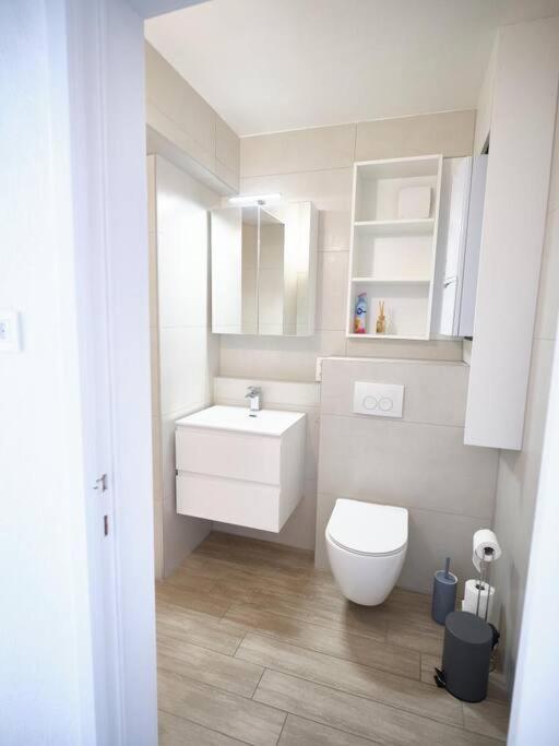 Hugo By The Harbor, Light-Filled And Centrally Located Apartment - Free Parking Ostende Kültér fotó