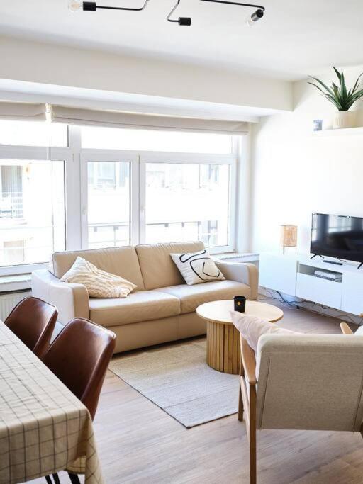 Hugo By The Harbor, Light-Filled And Centrally Located Apartment - Free Parking Ostende Kültér fotó